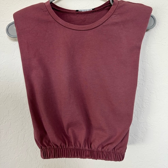 Zara Tops - Zara muscle tee